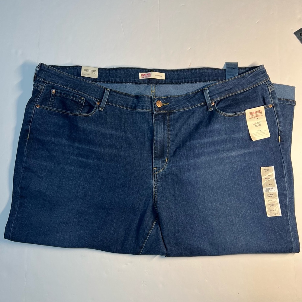 Signature Levi Strauss Mid Rise Capri size 24/ W37 - Picture 3 of 5